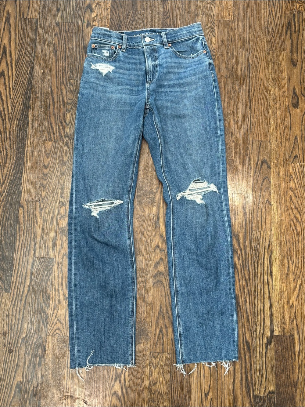 American Eagle Distressed high rise Straight Leg medium wash Jeans women’s sz 2